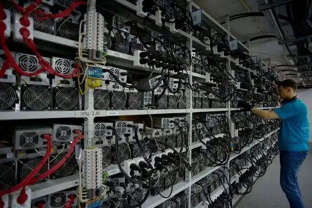 Vast mining farm facility utilizing advanced cooling systems